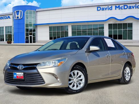 Used 2015 Toyota Camry LE image 1