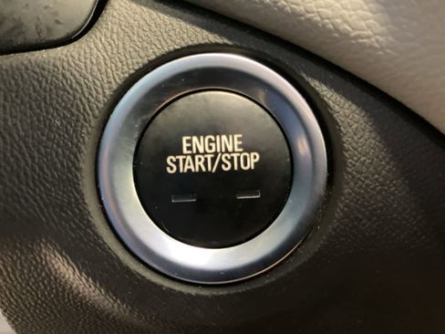 Used 2020 Chevrolet Equinox LS image 18