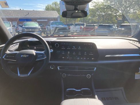 New 2025 Chevrolet Traverse LT w/ Sun and Wheel Package image 12