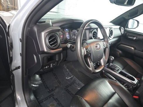 Used 2019 Toyota Tacoma Limited image 21