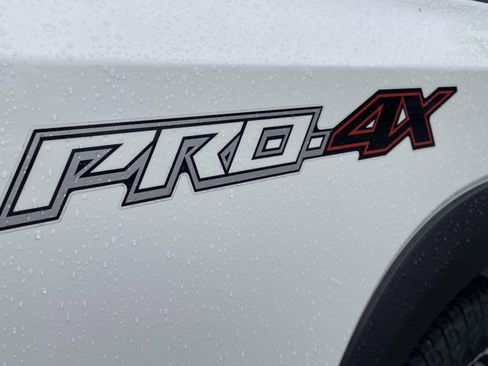 Used 2022 Nissan Frontier PRO-4X image 4