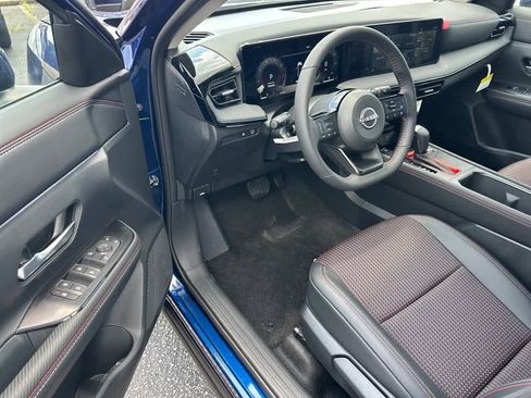New 2025 Nissan Kicks SR FWD image 6