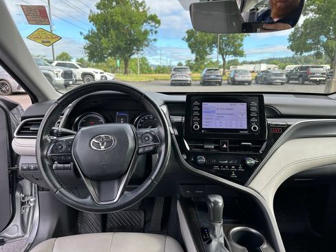 Used 2023 Toyota Camry SE FWD image 14