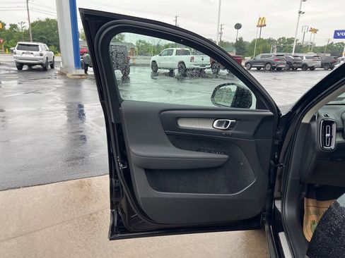 Certified 2023 Volvo XC40 B5 Plus w/ Protection Package Premier image 11