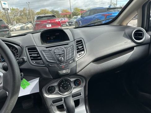 Used 2019 Ford Fiesta SE image 11