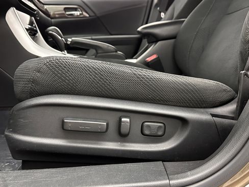 Used 2017 Honda Accord Hybrid Sedan image 12