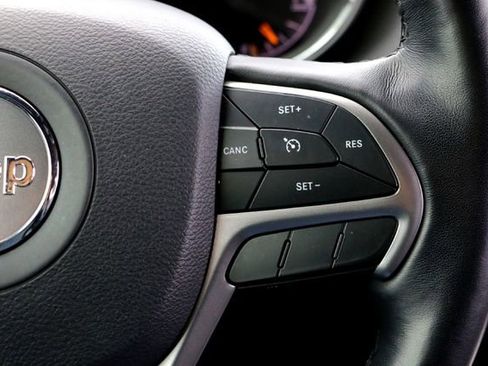 Used 2021 Jeep Grand Cherokee Laredo X image 13