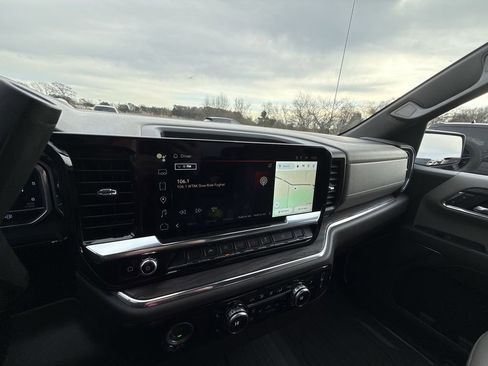 Used 2024 GMC Sierra 1500 SLT image 19