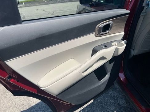 Used 2022 Kia Sorento EX w/ Panoramic Sunroof Package FWD image 11