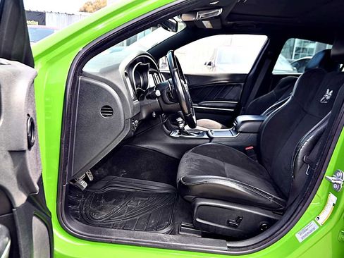 Used 2017 Dodge Charger R/T Scat Pack w/ Technology Group RWD image 23