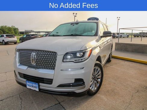 Used 2022 Lincoln Navigator 4WD image 1