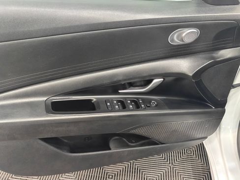 Used 2021 Hyundai Elantra SE FWD image 34