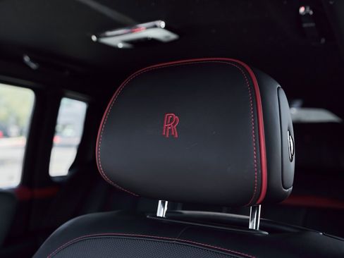 Used 2022 Rolls-Royce Cullinan Black Badge image 47