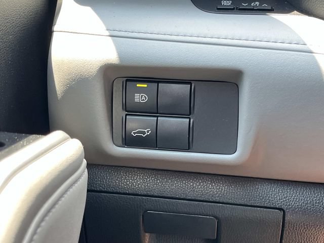 Used 2022 Toyota Highlander LE AWD/4WD image 40