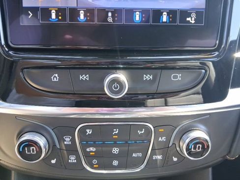Used 2021 Chevrolet Traverse RS image 26