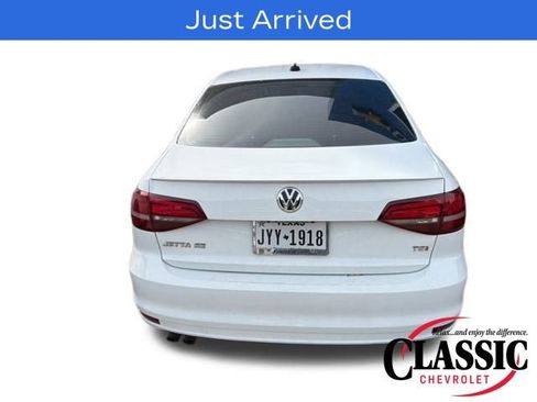 Used 2017 Volkswagen Jetta SE image 16