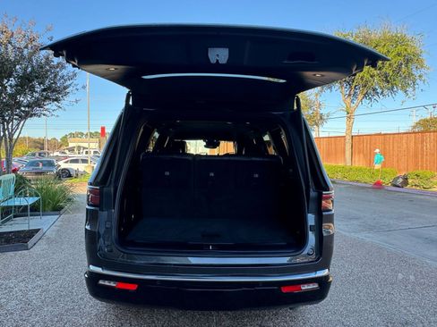 Used 2022 Jeep Wagoneer Series III w/ Convenience Group I image 13