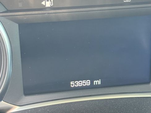 Used 2024 GMC Terrain SLE FWD image 3