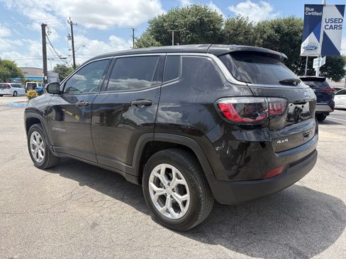 Used 2024 Jeep Compass Sport AWD/4WD image 3