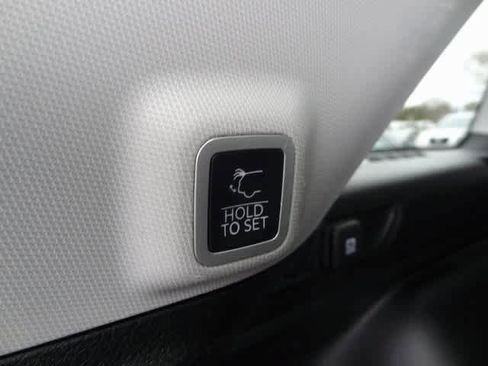 Used 2023 Jeep Grand Cherokee Limited image 22