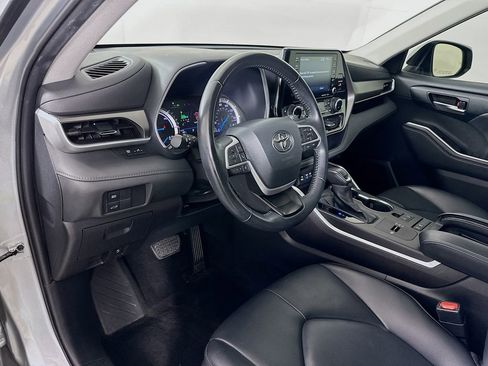 Used 2022 Toyota Highlander XLE image 9