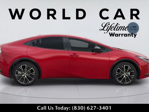 Used 2024 Toyota Prius XLE FWD image 2
