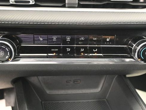Used 2025 Chevrolet Equinox LT AWD/4WD image 12