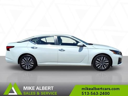 Used 2023 Nissan Altima 2.5 SV FWD image 8