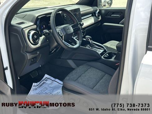 Used 2025 Chevrolet Colorado Z71 AWD/4WD image 10