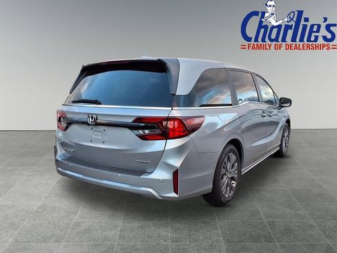 New 2026 Honda Odyssey Touring image 4