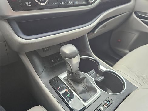 Used 2015 Toyota Highlander Limited Platinum image 31