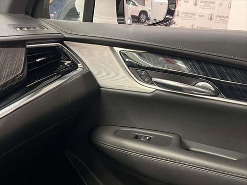 Used 2022 Cadillac XT6 Premium Luxury image 37