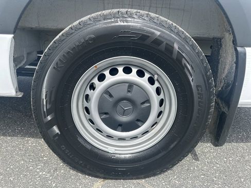 Used 2025 Mercedes-Benz Sprinter 2500 image 27