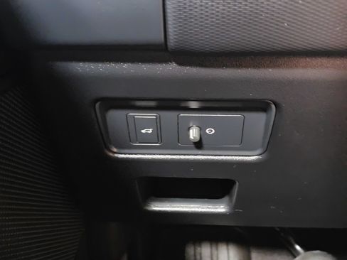 Used 2024 Land Rover Discovery Dynamic SE AWD/4WD image 49