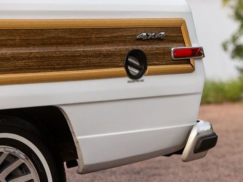 Used 1989 Jeep Grand Wagoneer AWD/4WD image 89