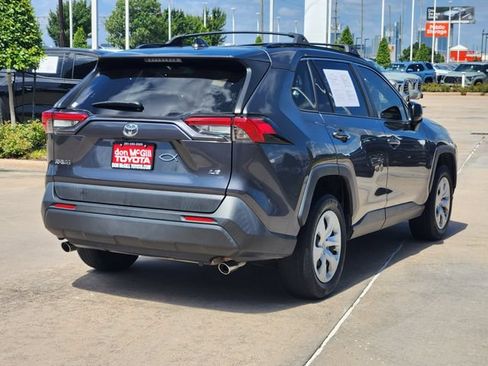 Used 2019 Toyota RAV4 LE FWD image 7