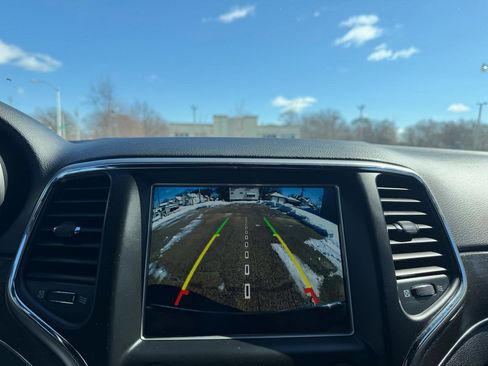 Used 2018 Jeep Grand Cherokee Limited image 13