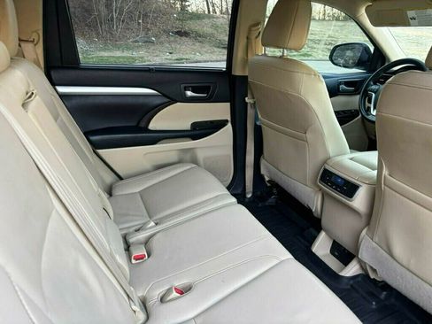 Used 2018 Toyota Highlander XLE image 19
