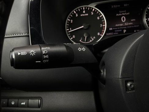 Used 2025 Nissan Pathfinder SV FWD image 37