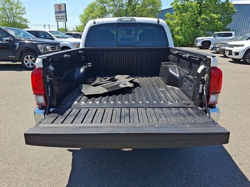 Used 2020 Toyota Tacoma SR5 AWD/4WD image 29