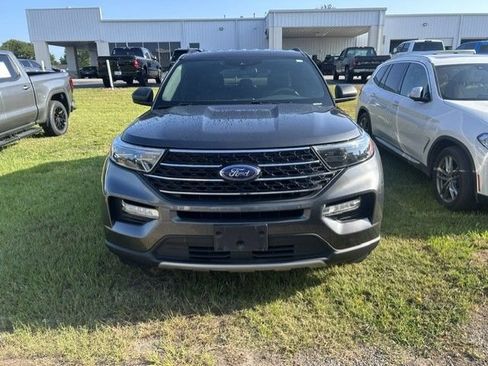 Used 2020 Ford Explorer XLT w/ Equipment Group 202A RWD image 2