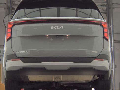 Used 2025 Kia Carnival EX FWD image 7