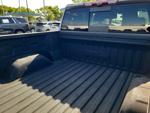 Used 2024 Chevrolet Silverado 1500 High Country w/ Technology Package AWD/4WD image 6