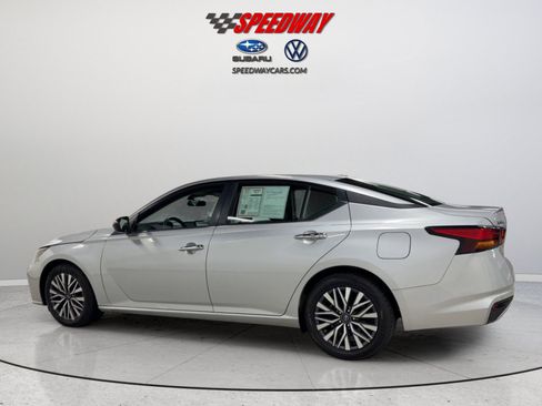 Used 2025 Nissan Altima 2.5 SV FWD image 9