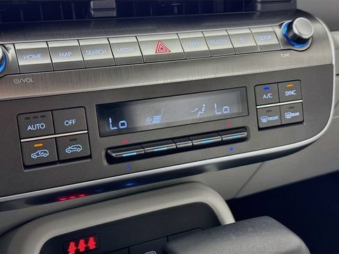 Certified 2025 Hyundai Kona SEL AWD/4WD image 17