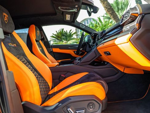 Used 2022 Lamborghini Urus image 28