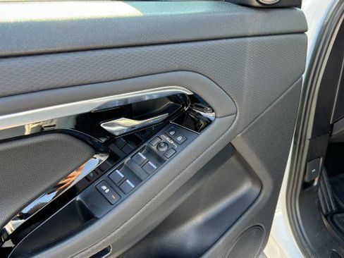 Used 2023 Land Rover Range Rover Evoque S image 25