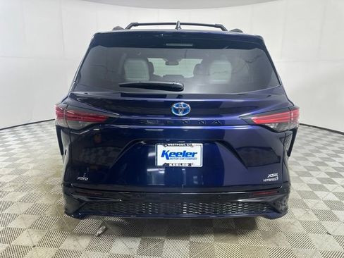 Used 2024 Toyota Sienna XSE w/ XSE Plus Package AWD/4WD image 6