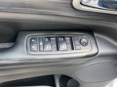 Used 2019 Jeep Grand Cherokee Altitude AWD/4WD image 15