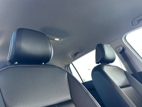 Used 2024 Volkswagen Tiguan SE AWD/4WD image 19
